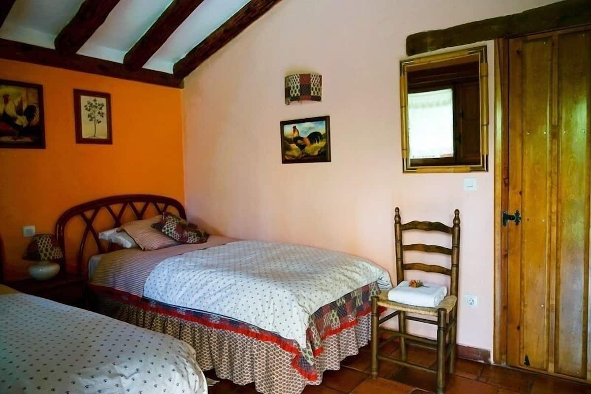 Habitación con 2 camas individuales (Gallina) | Escritorio, sistema de insonorización, tabla de planchar con plancha
