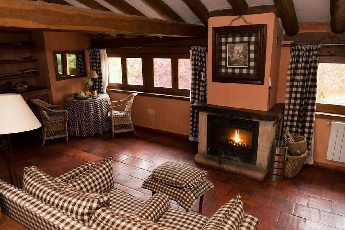 Habitación doble, chimenea (Cigüeña) | Escritorio, sistema de insonorización, tabla de planchar con plancha