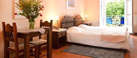 Studio, Partial Sea View