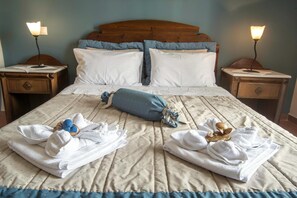 Desk, soundproofing, free cribs/infant beds, free WiFi - Mira Mare Hotel (Delphi)