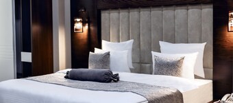 Parallel Hotel