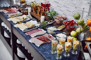 Free daily buffet breakfast  - Parallel Hotel (Baku)
