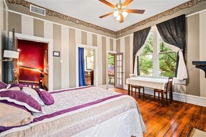 Rom – signature, 1 queensize-seng, ikke-røyk, byutsikt | Blendingsgardiner, strykejern/-brett, wi-fi (inkludert) og sengetøy