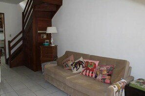 Apartment, Multiple Beds, Non Smoking | Living room
