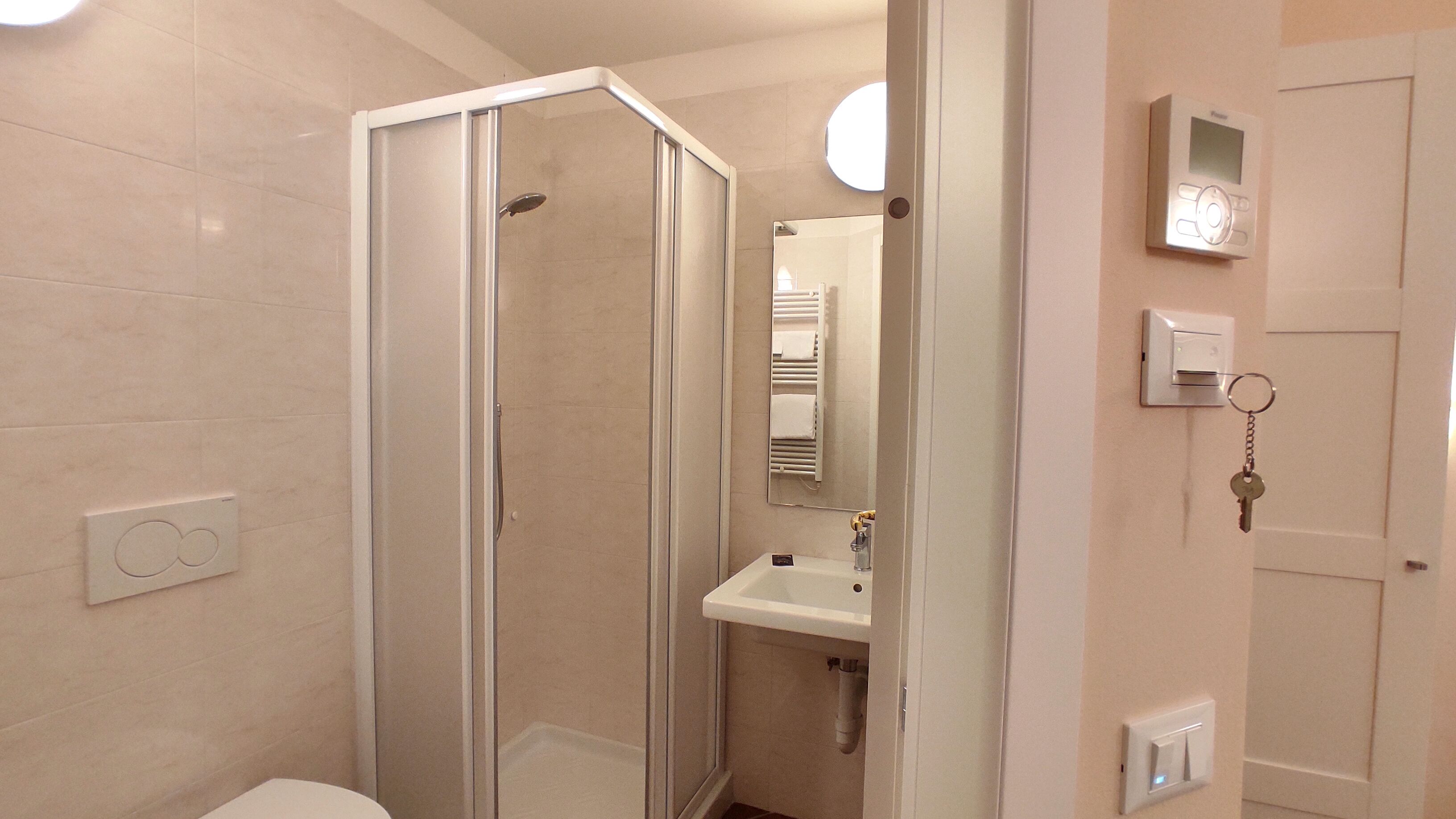 comfort single room, garden view | bathroom | shower, free toiletries, hair dryer, bidet