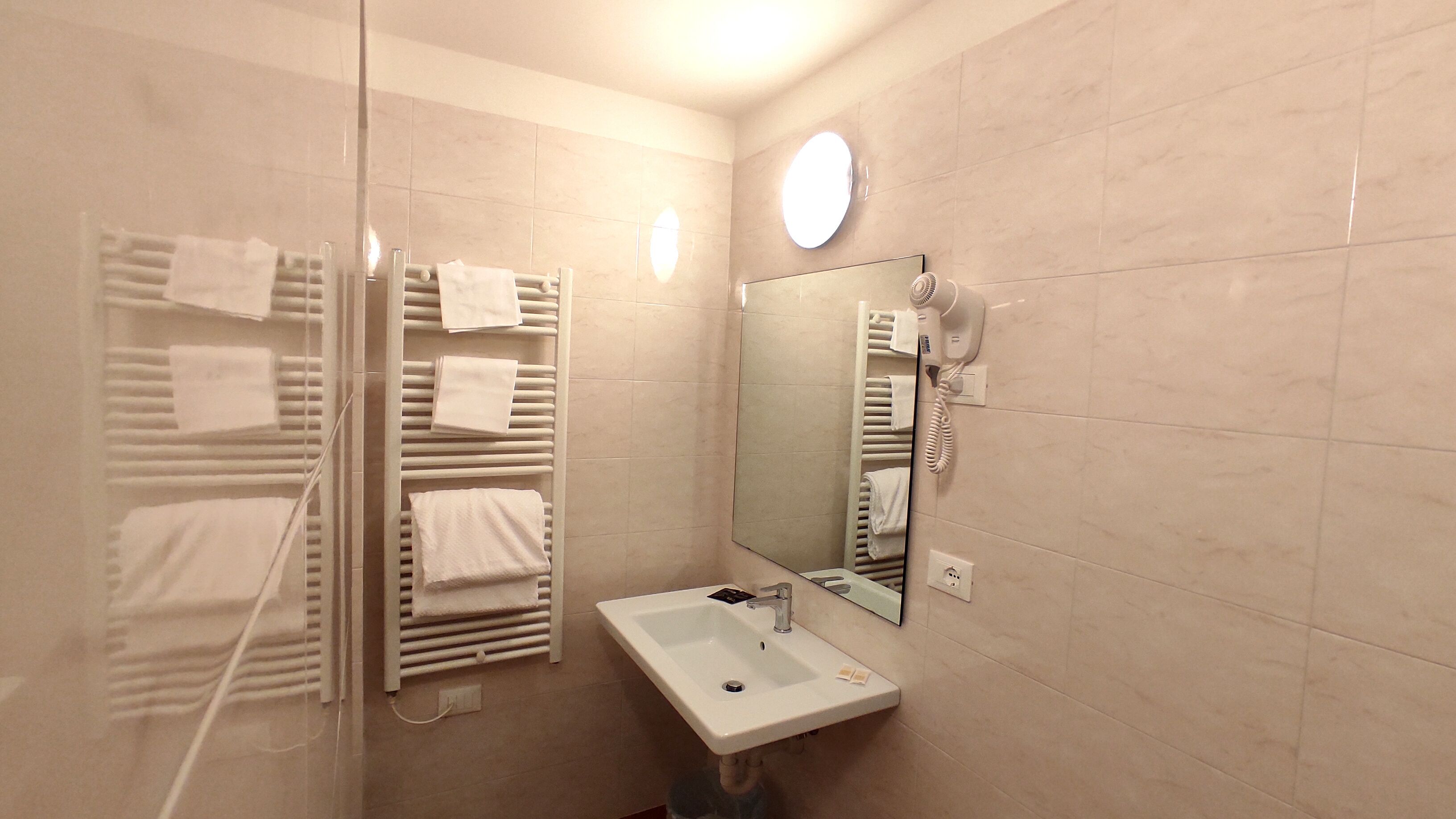 standard double room, garden view | room amenity