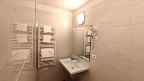 Habitació doble estàndard, vistes al jardí | Equipament de l'habitació