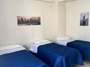 Deluxe Quadruple Room | Minibar, iron/ironing board, free WiFi, bed sheets - Casa Vacanze Da Angela (Sciacca)