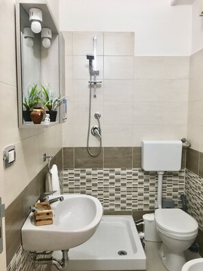 Superior Room | Bathroom | Shower, free toiletries, hair dryer, bathrobes