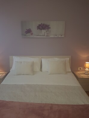 Habitación doble clásica, varias camas | Insonorización, wifi gratis y ropa de cama