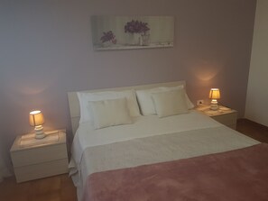 Habitación doble clásica, varias camas | Insonorización, wifi gratis y ropa de cama