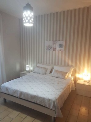 Quadruple Room | Soundproofing, free WiFi, bed sheets - Iris B&b (Santa Maria la Carita)