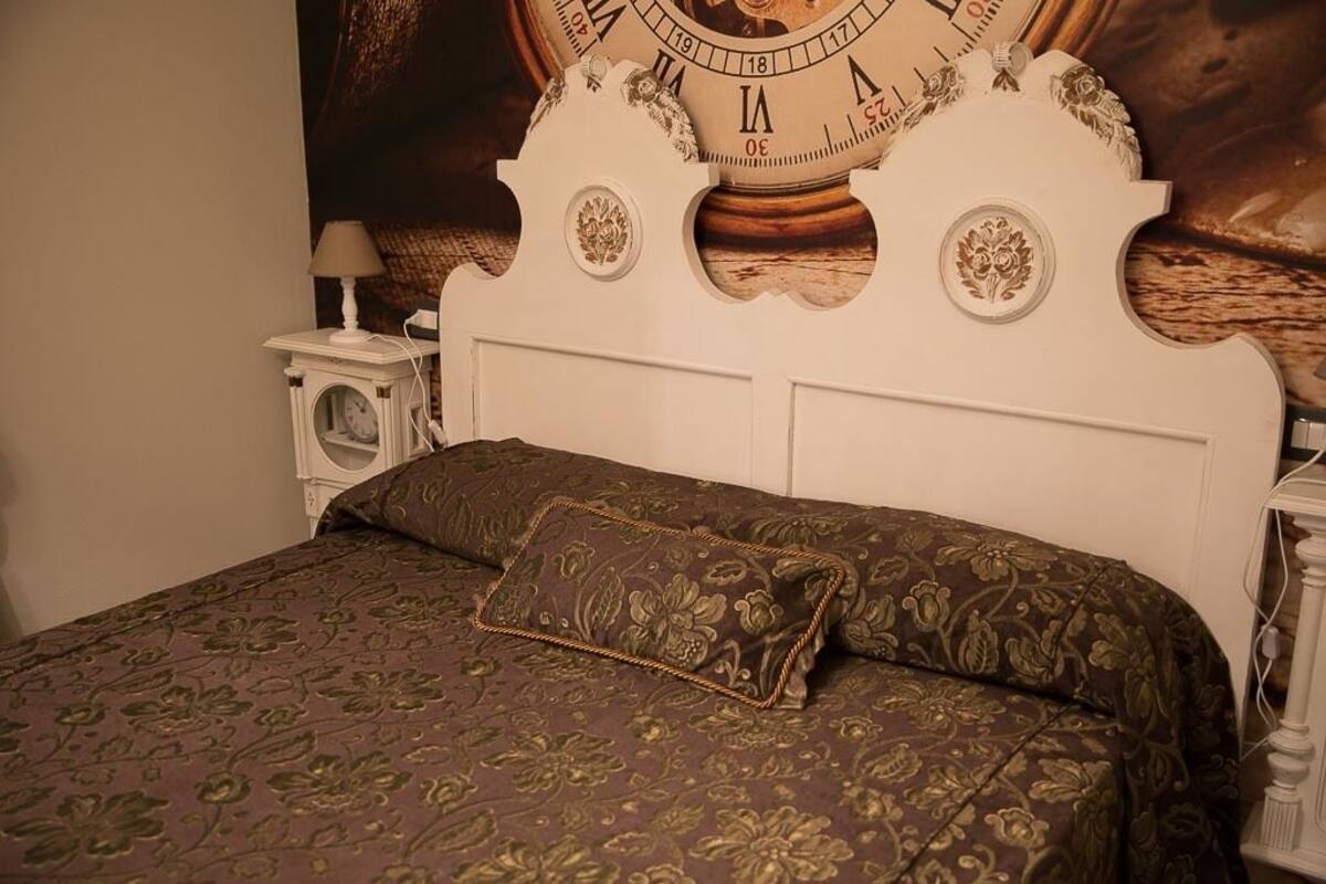 Dobbeltrom – deluxe | Sengetøy av topp kvalitet, dundyner, memory foam-senger og skrivebord