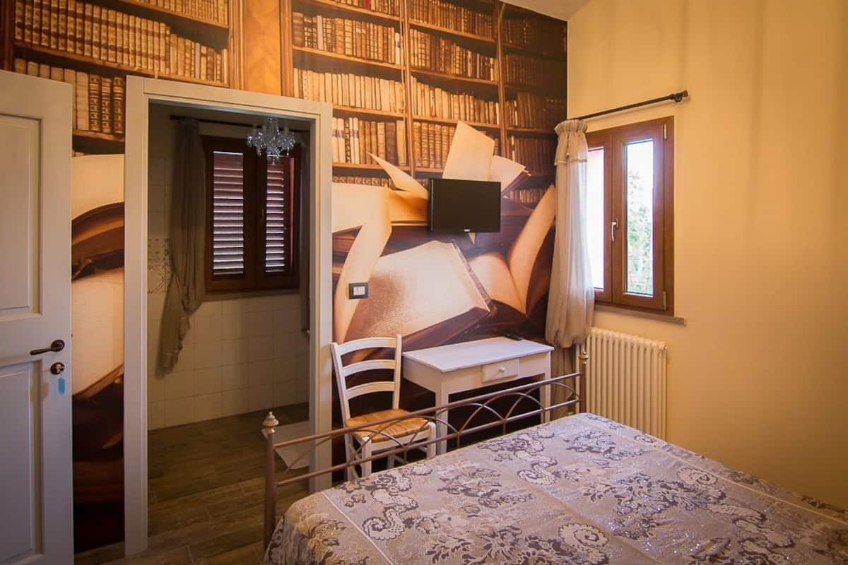 Sengetøy av topp kvalitet, dundyner, memory foam-senger og skrivebord