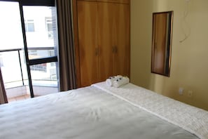 Apartamento, várias camas, para não fumantes | 3 quartos, Wi-Fi de cortesia