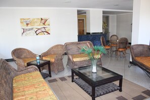 Área de estar no saguão