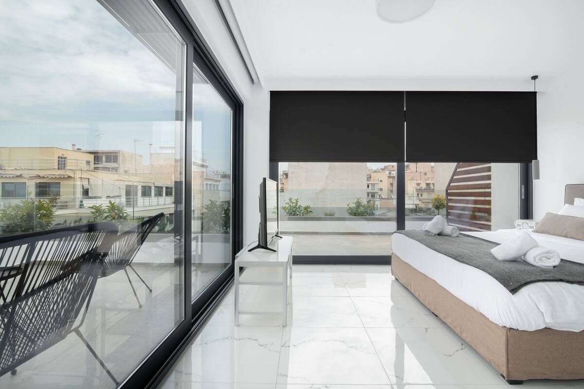 Deluxe Suite (Spa Shower) | City view