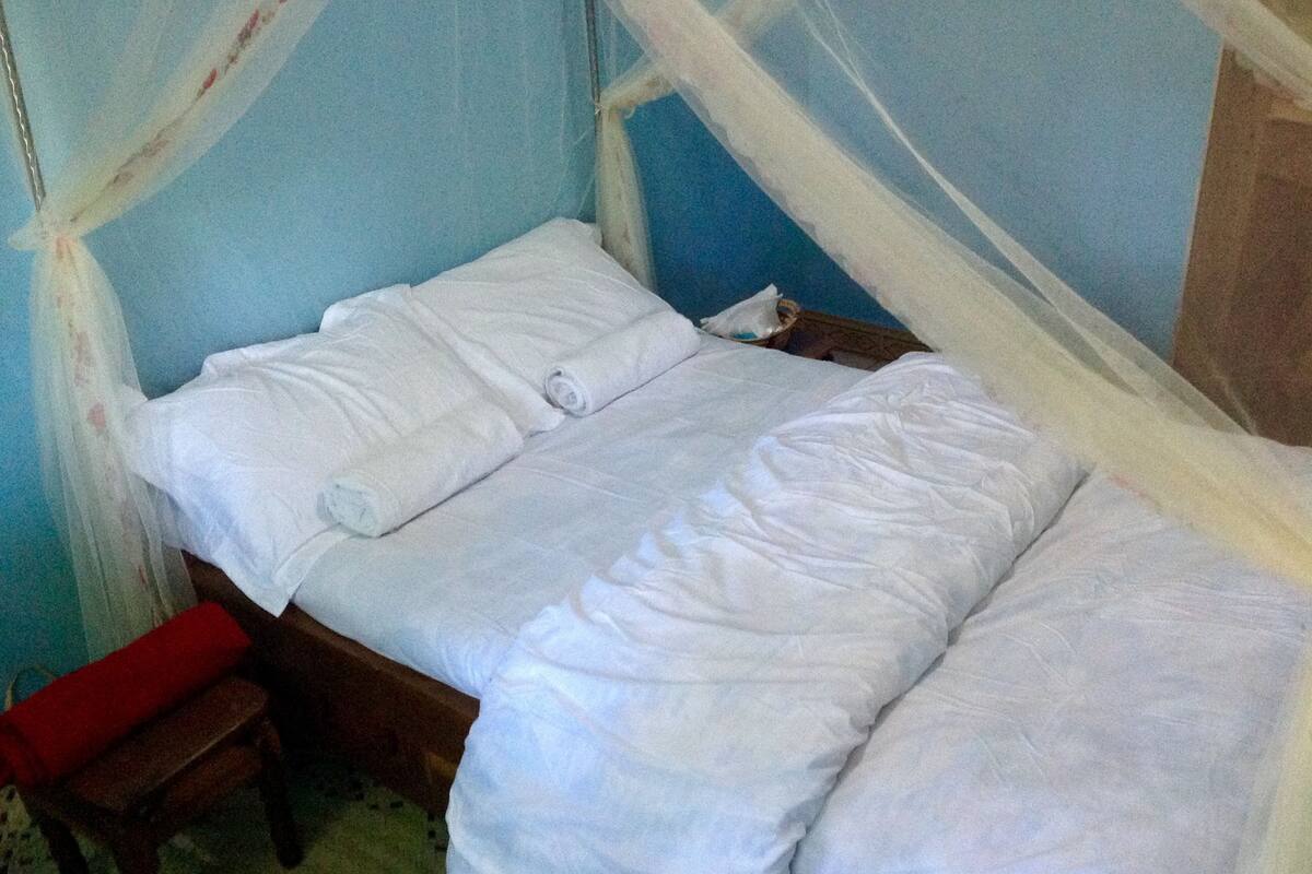 In-room safe, desk, blackout curtains, rollaway beds