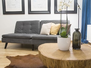 Deluxe Apartment | 1 bedroom, iron/ironing board, free WiFi, bed sheets