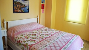 A bedroom with a bed, a painting on the wall, and a window with light. - 1 Bedroom Villa Lake View 4 by Likya Global (Milas)