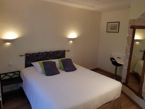 Schreibtisch, kostenloses WLAN, Bettwäsche