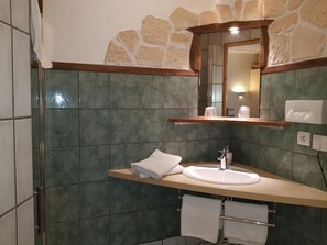 Dusche, Haartrockner, Handtücher