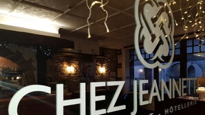 Bar (on property) - Chez Jeannette (Fixin)