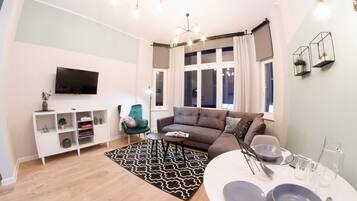 Comfort-Apartment | Verdunkelungsvorhänge, schallisolierte Zimmer, Bügeleisen/Bügelbrett