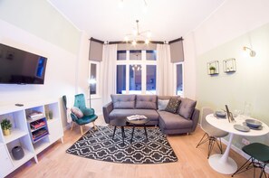 Comfort Apartment | Ruang tamu | TV skrin rata 