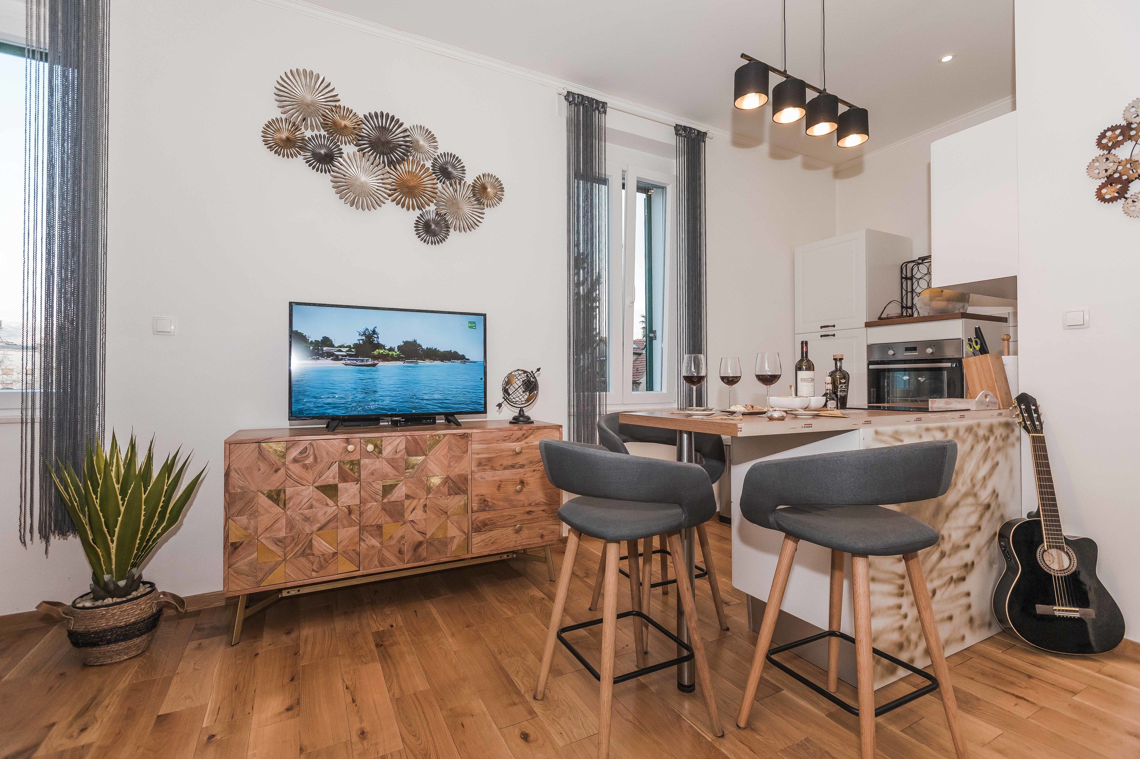 デラックス スタジオ | セーフティボックス (室内)、客室ごとに異なる装飾、アイロン / アイロン台、WiFi (無料)