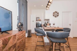Deluxe Studio | In-room safe, individually decorated, iron/ironing board, free WiFi - Horizon (Split)