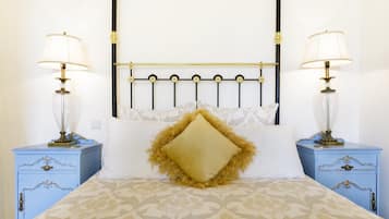 1 kamar tidur, tirai kedap cahaya, dan setrika/meja setrika