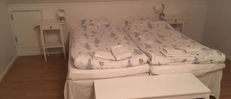 Rideaux occultants, lits bébé (gratuits), Wi-Fi gratuit, draps fournis