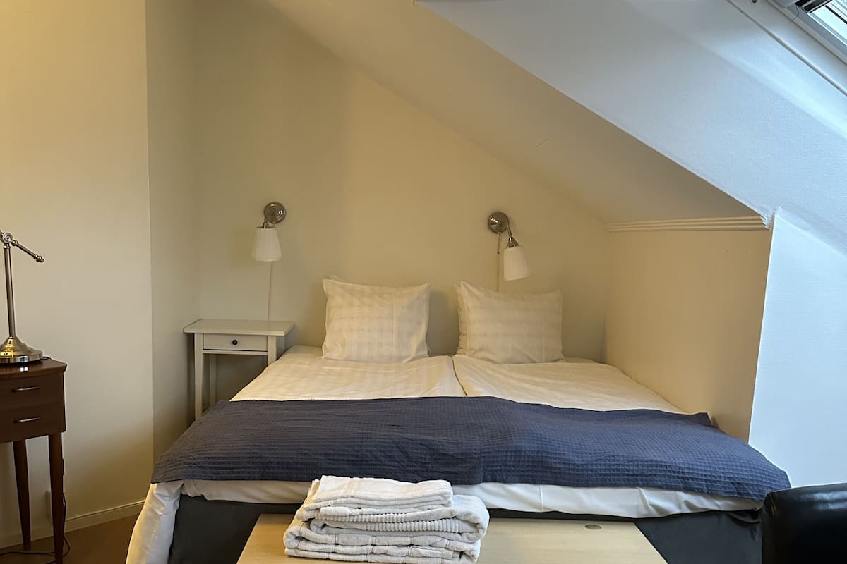 Habitación doble | Cortinas blackout, cunas gratuitas, wifi gratis y ropa de cama
