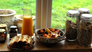 Free daily English breakfast