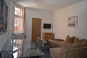 Standard Single Room | Living area | Flat-screen TV