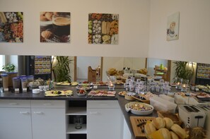 Tägliches Frühstücksbuffet gegen Gebühr