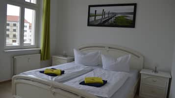 Habitación básica doble | Cortinas blackout, cunas gratuitas, camas extra y wifi gratis