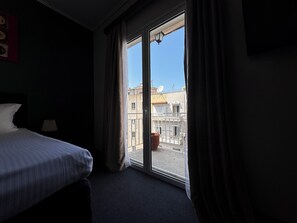 Comfort Studio Suite | Balcony view - Connect Suites (Athens)