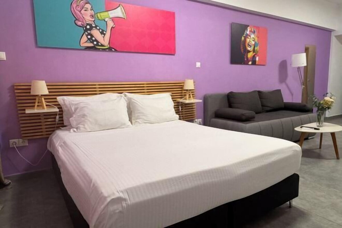 Premium bedding, free minibar, desk, laptop workspace