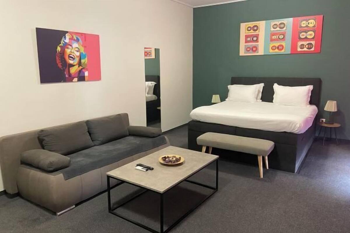 1 bedroom, premium bedding, free minibar, desk