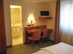 Suihku, hiustenkuivaaja, pyyhkeet