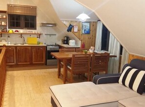 Romantisches Apartment, Nichtraucher | Verdunkelungsvorhänge, Bügeleisen/Bügelbrett, kostenloses WLAN