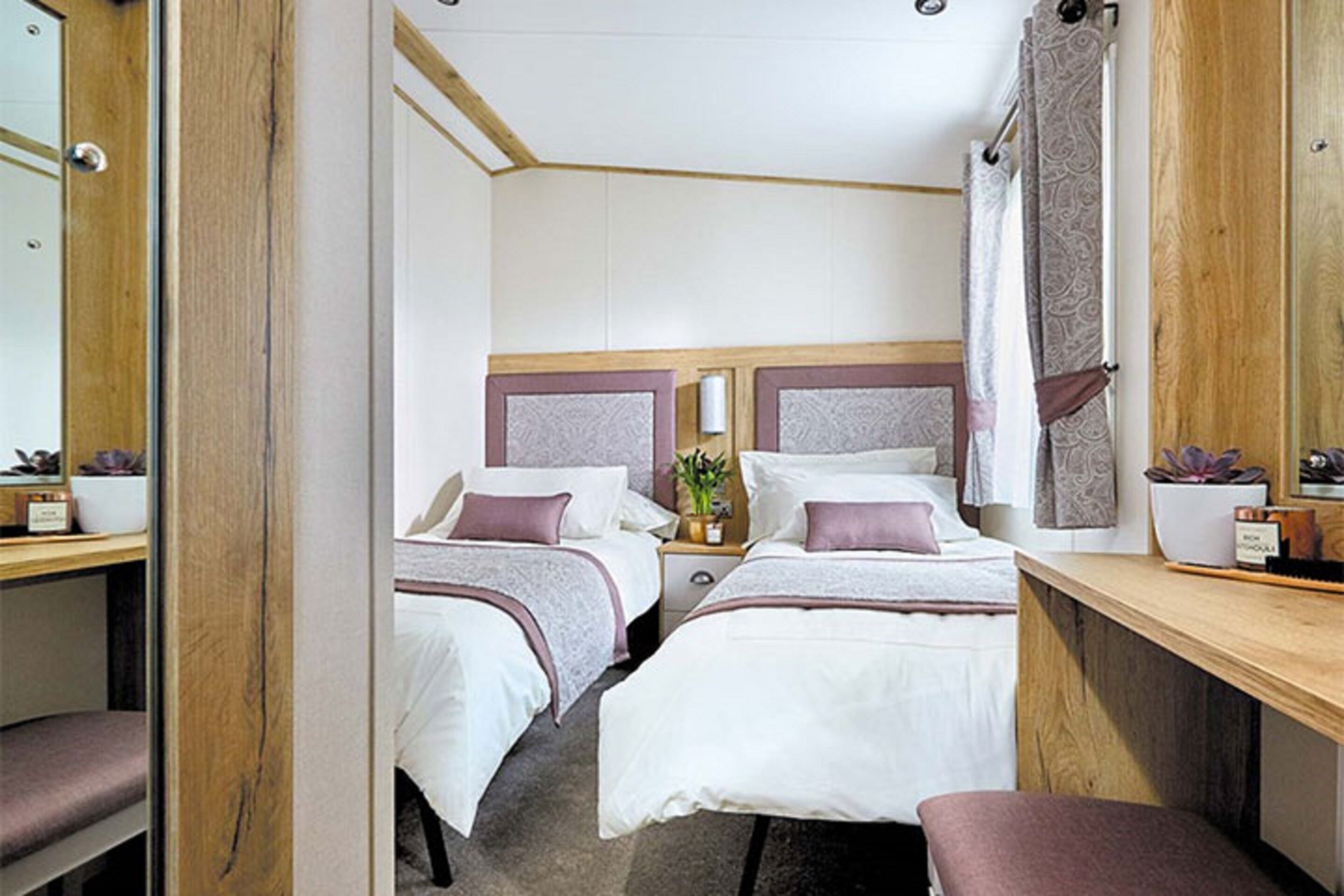 premium plus caravan 2 (pet) | 3 bedrooms, hypo-allergenic bedding, iron/ironing board, bed sheets