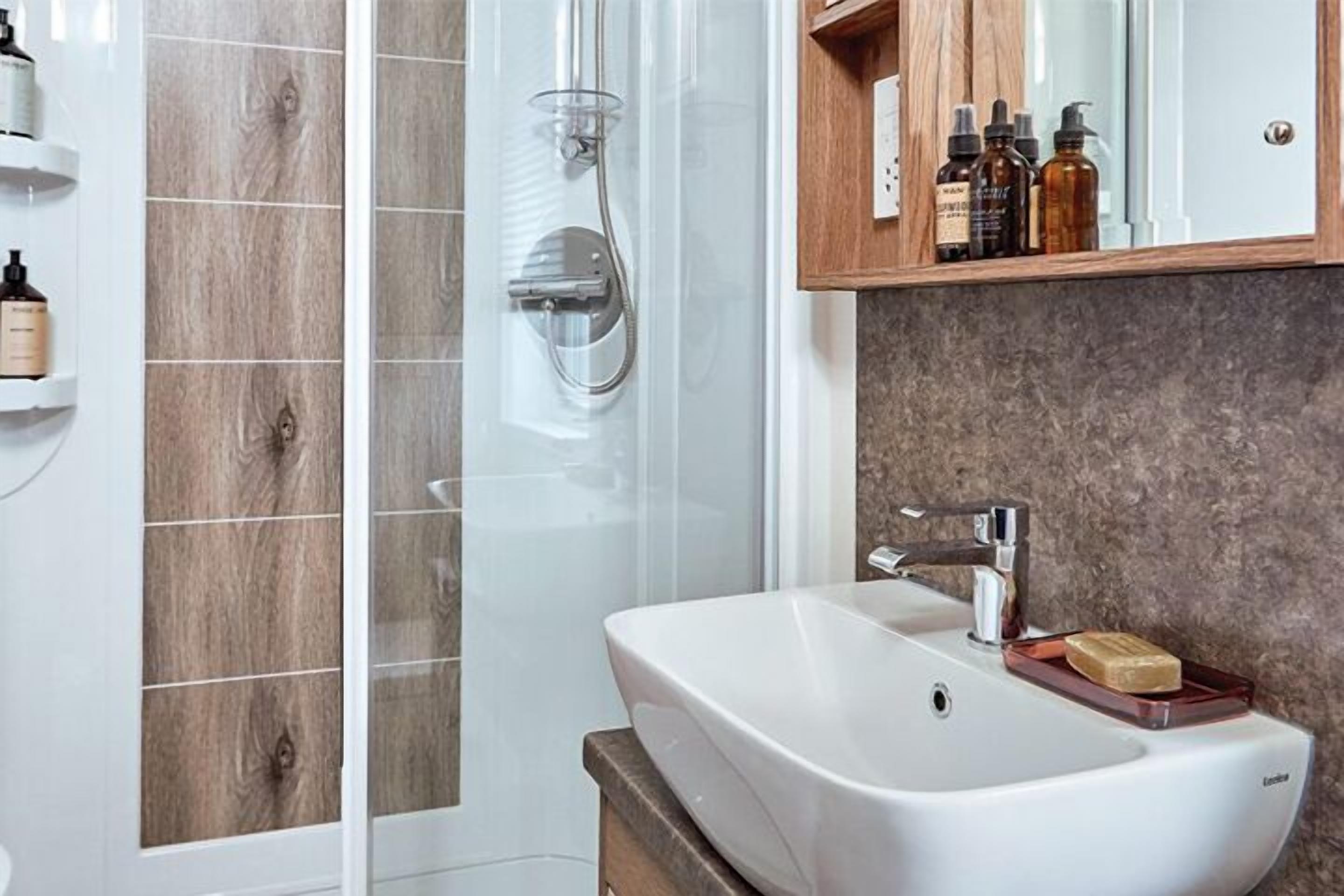 premium plus caravan 2 | bathroom | towels