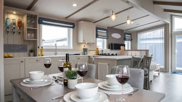 Stargazer 7 Berth with Hot Tub | Private kitchen | Full-sized fridge, microwave, oven, stovetop