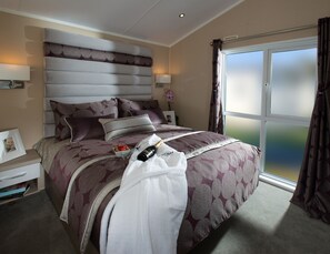 Premium Plus Caravan 3 (Hot tub) | Bed sheets - The Lakes Rookley Holiday Park (Ventnor)