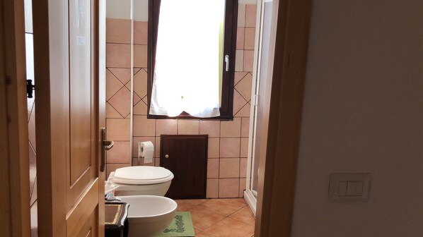 Standard-Doppelzimmer | Badezimmer