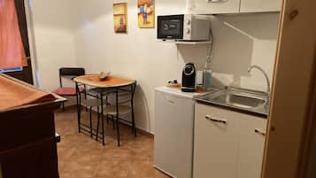 Chambre Double Standard | Coin séjour | Télévision à écran plat