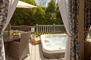 BBQ/picnic area - St Helens Coastal Resort (Ryde)